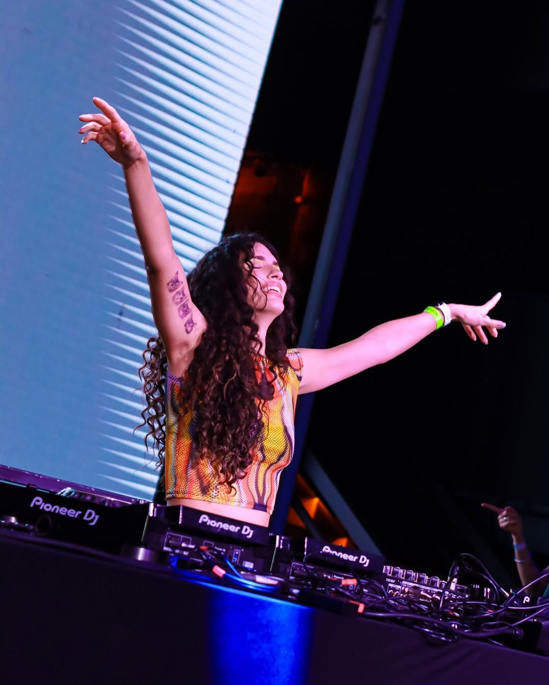 M4RI estreia sua primeira festa autoral em São Paulo com o projeto”BUZZIN’ by M4RI”