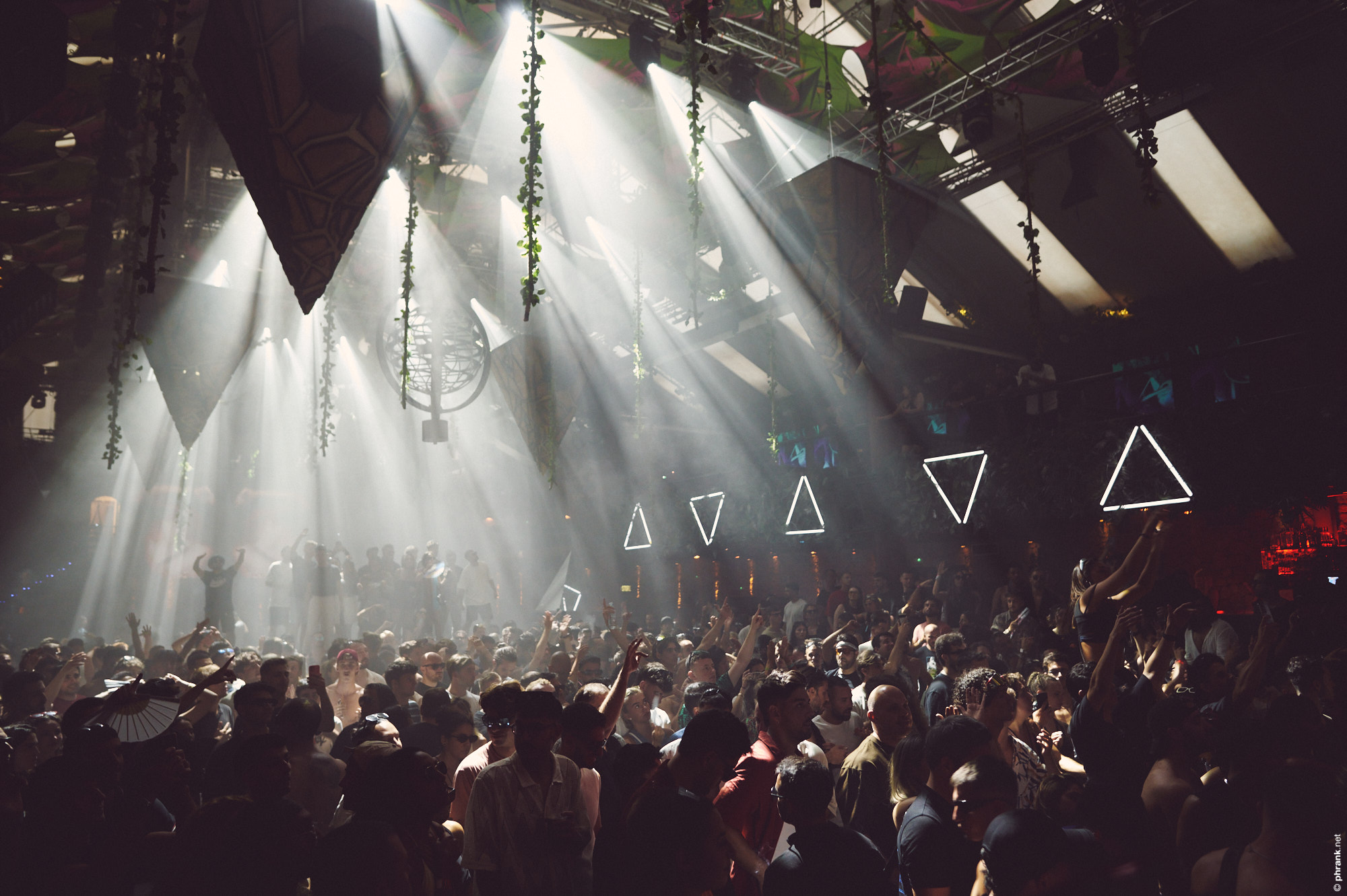 BICEP RETORNA AO TERRAÇO DA AMNESIA PARA O PYRAMID IBIZA