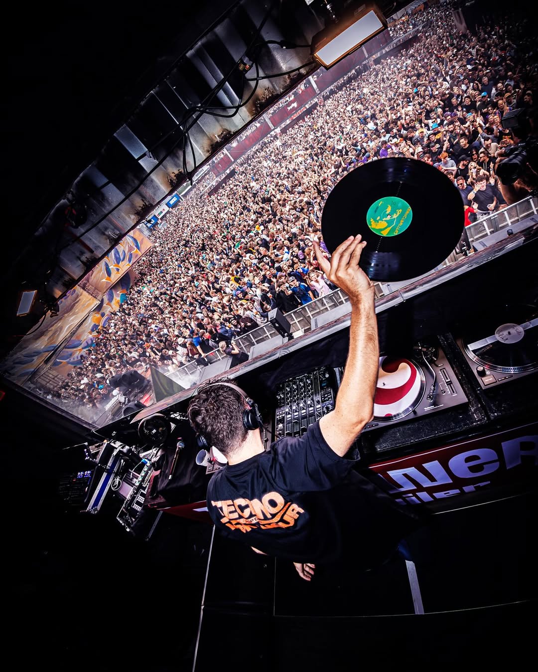 “Woops” de Dimitri Vegas feat. Junkie Kid, voltou ao 1º lugar no ranking de Hard Dance do Beatport