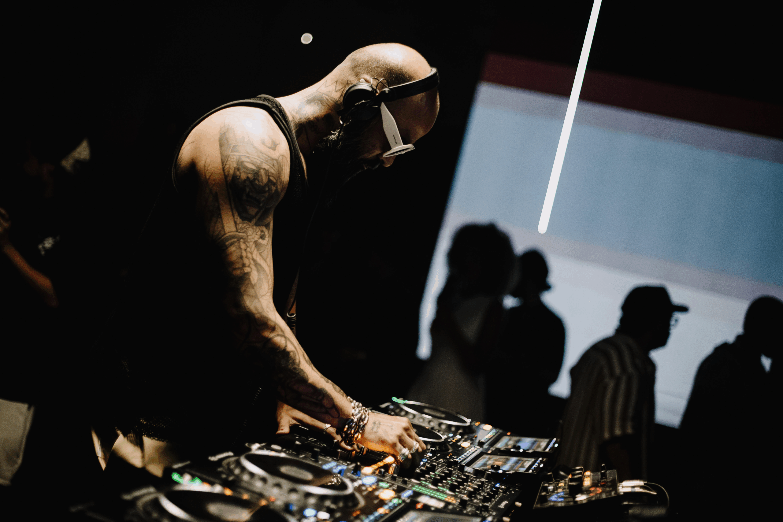 Com showcase especial no LOTE, em SP, Not Therapy de Jonetta apresenta seu 1º VA, “Quarta Dimensão” 