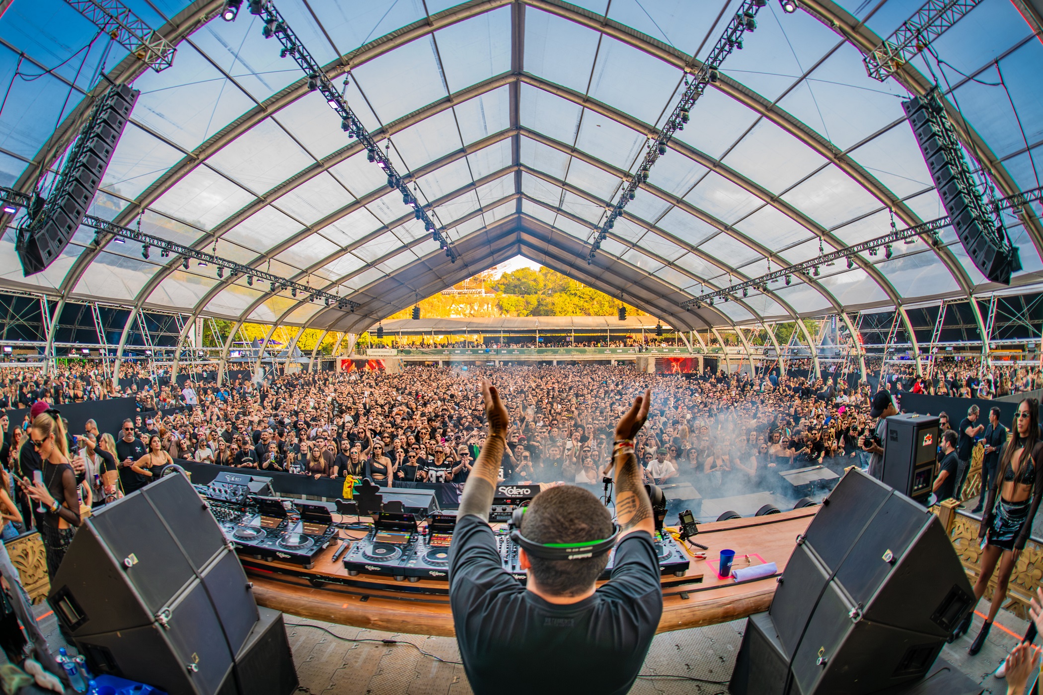 VENDAS ABERTAS: Warung Day Festival anuncia próxima edição e promete line-up histórico