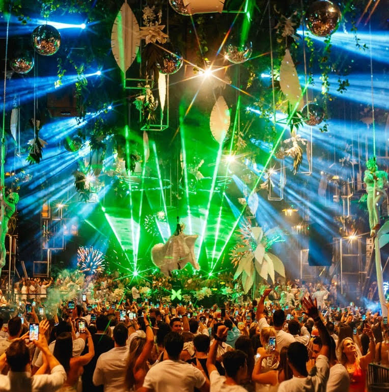 Casal acreano atravessa o Brasil de carro para viver Revéillon no litoral catarinense