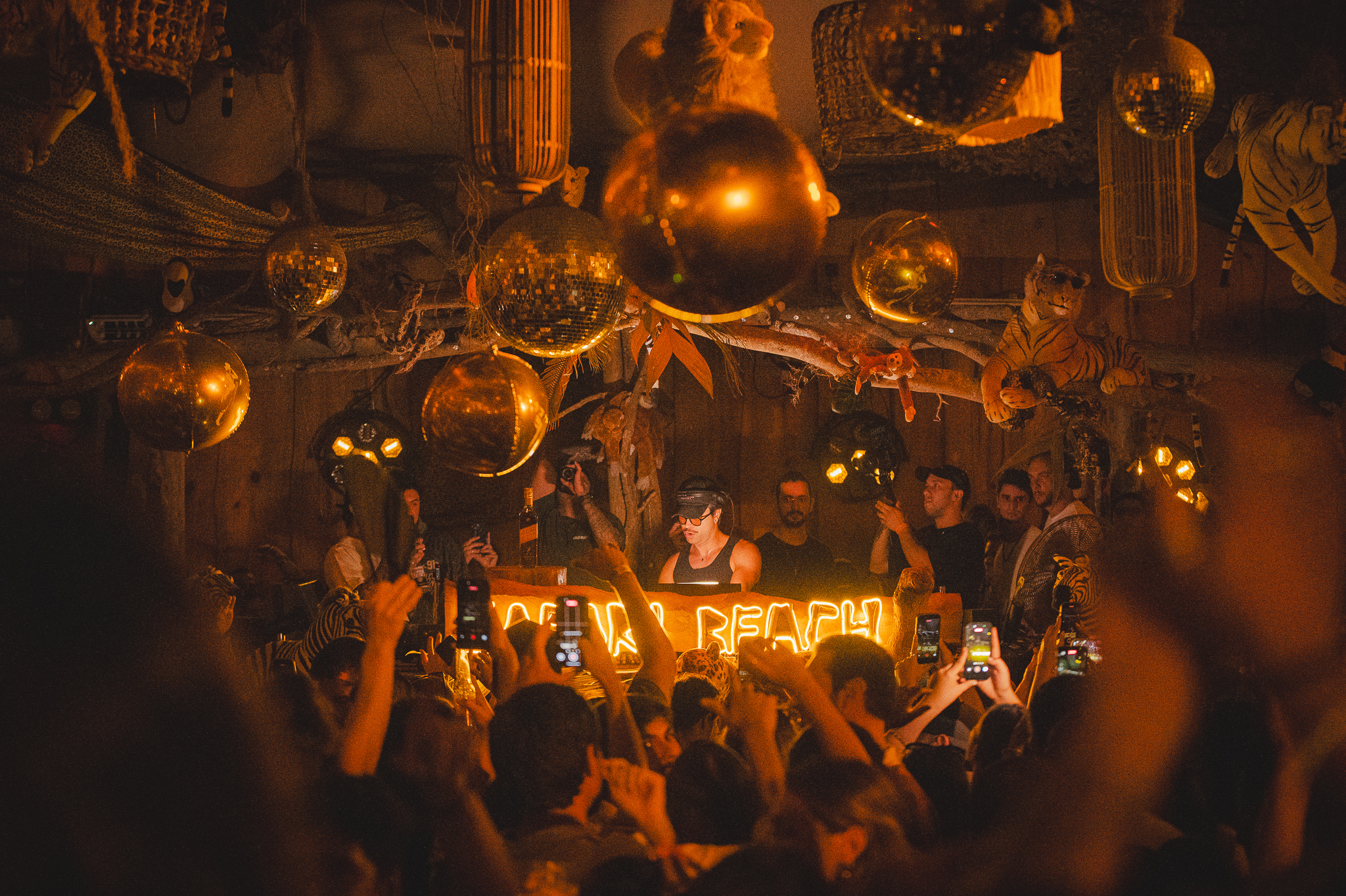 Safari Beach Jurerê reúne curadoria internacional em quatro datas de Carnaval à beira-mar