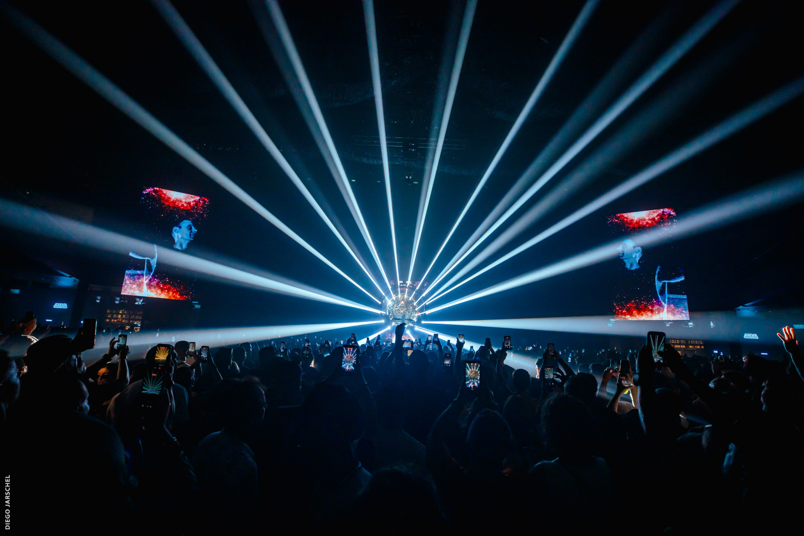 NOX Festival estreia na Arena Opus com experiência imersiva e show exclusivo de Armin van Buuren