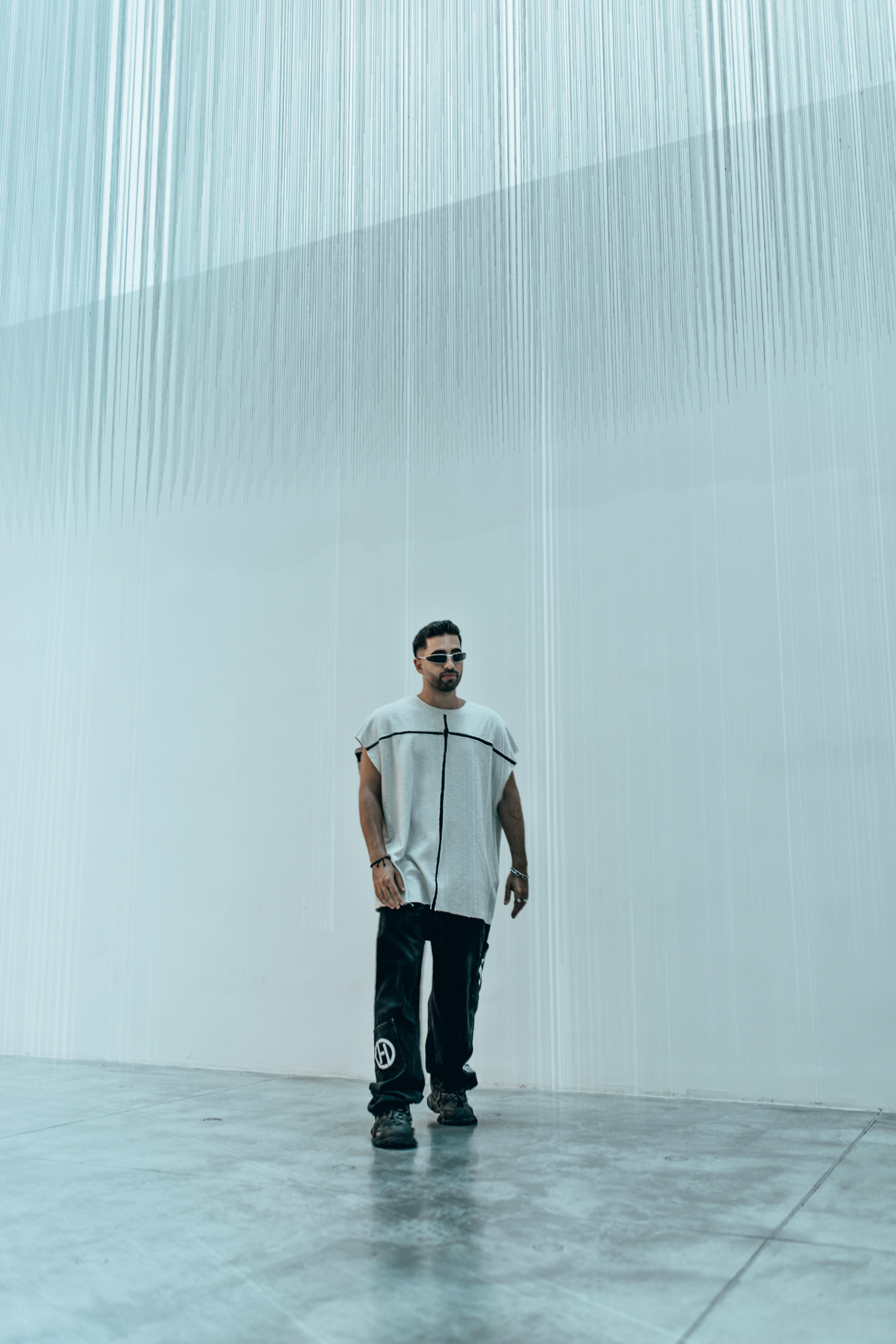 CAOS com Adam Sellouk: por que a noite deste sábado é imperdível para quem busca uma experiência intensa