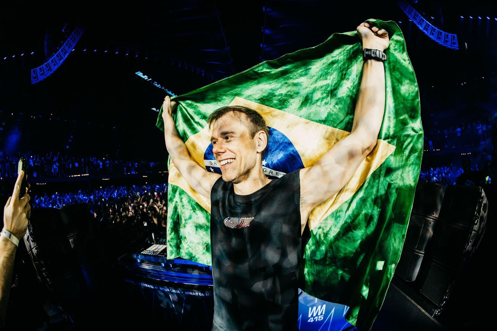 Armin van Buuren lança “Vem Comigo”, sua primeira música com vocais em português