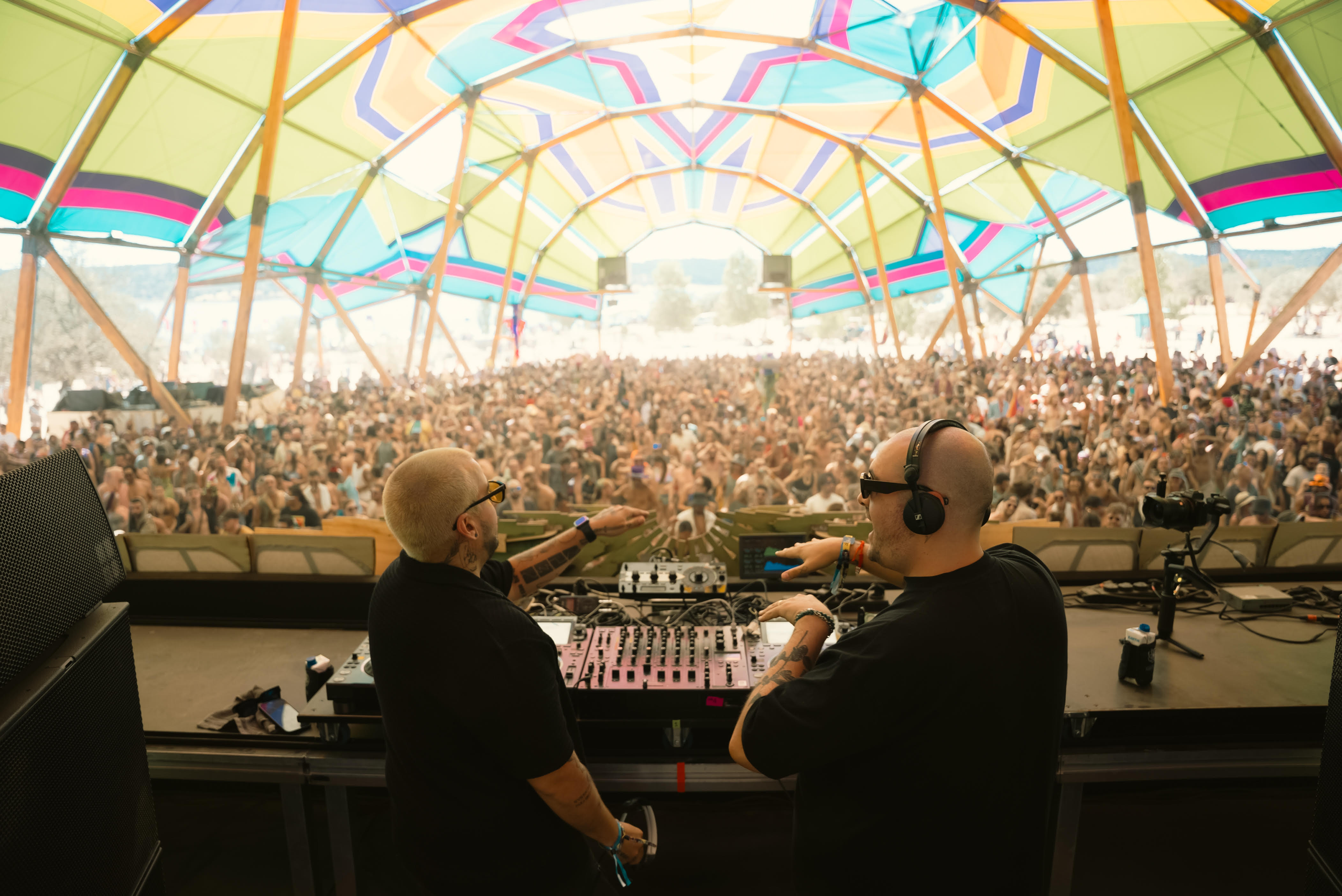 Depois do topo do Beatport, Victor Ruiz lança com Alex Stein remix de clássico do 1200 Micrograms, feito para o Boom Festival