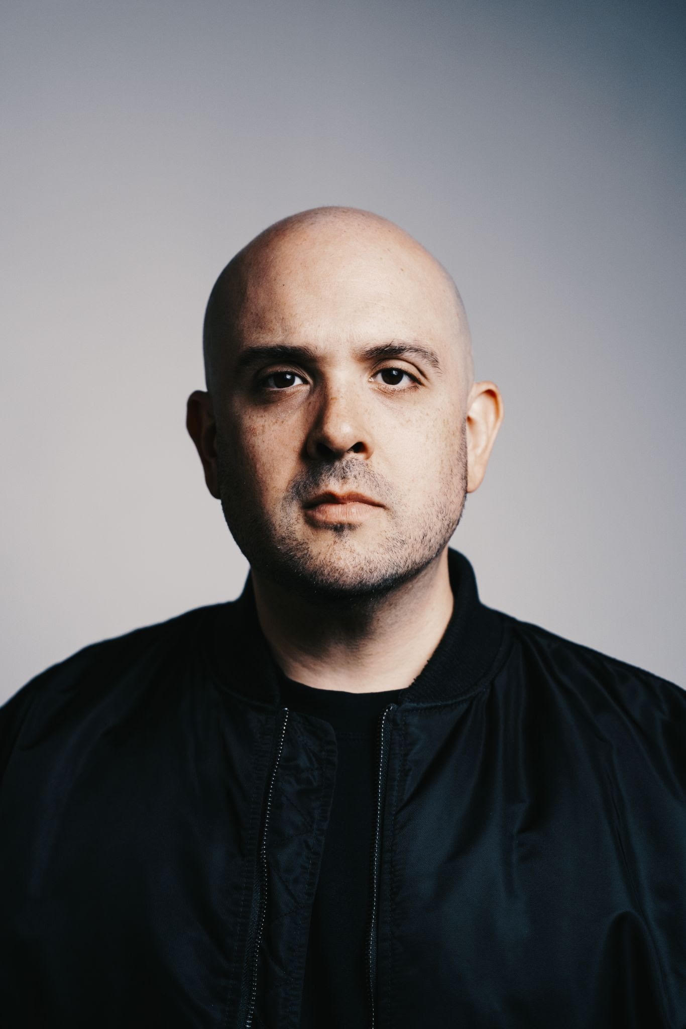 Victor Ruiz volta à Armada Music e lança seu primeiro techno pela gravadora de Armin van Buuren